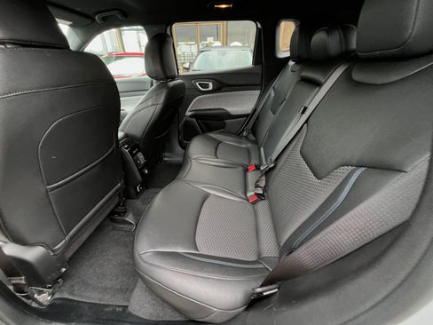 Used 2025 Jeep Compass Latitude image 25