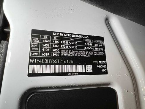 Used 2025 Mercedes-Benz Sprinter 2500 image 35