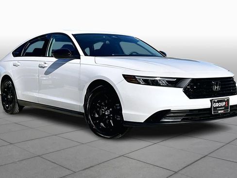 Used 2025 Honda Accord SE image 2