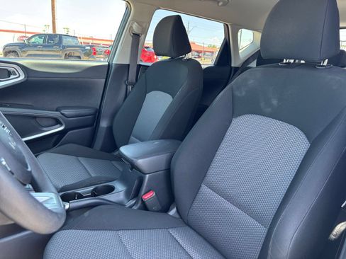 Used 2025 Kia Soul LX w/ LX Technology Package FWD image 33