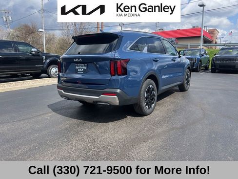 Certified 2025 Kia Sorento S w/ Panoramic Sunroof Package FWD image 9