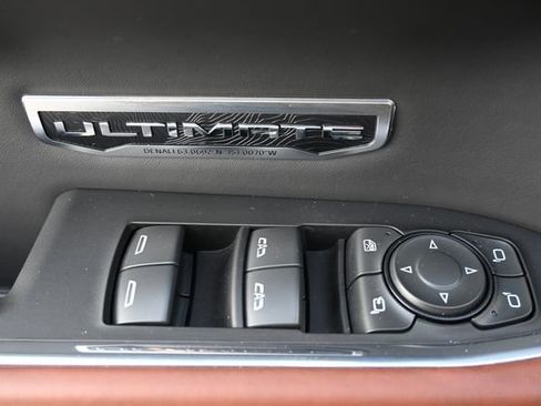 Used 2025 GMC Sierra 1500 Denali Ultimate image 11