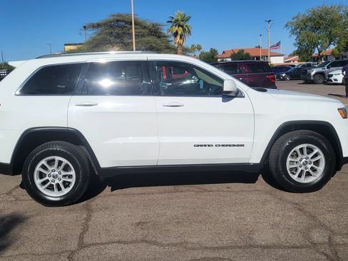 Used 2018 Jeep Grand Cherokee Laredo AWD/4WD image 11