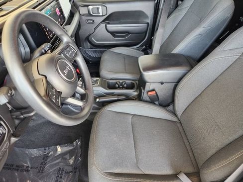 Used 2024 Jeep Gladiator Sport AWD/4WD image 4