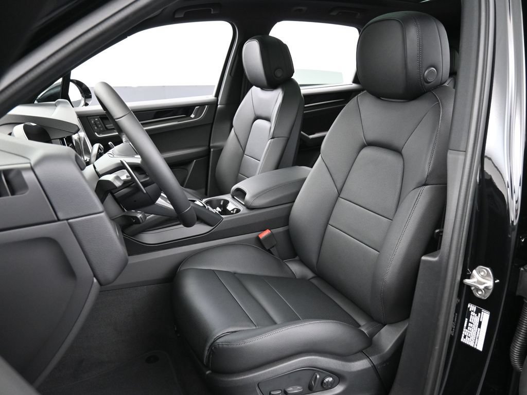 Certified 2026 Porsche Cayenne AWD/4WD image 5