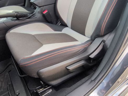 Used 2019 Subaru Crosstrek 2.0i Premium w/ Moonroof Package AWD/4WD image 17