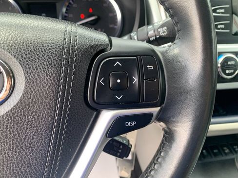 Used 2015 Toyota Highlander Plus AWD/4WD image 29