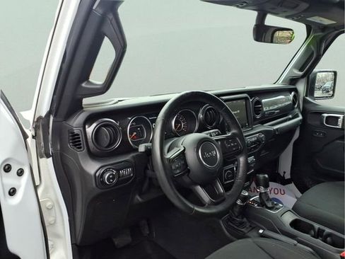 Used 2020 Jeep Gladiator Sport image 12