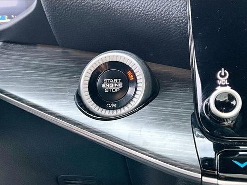 Certified 2024 Jeep Wagoneer L Series II w/ Flexible Seating Group image 27