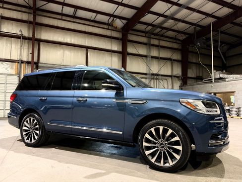 Used 2019 Lincoln Navigator Select w/ Technology Package RWD image 3