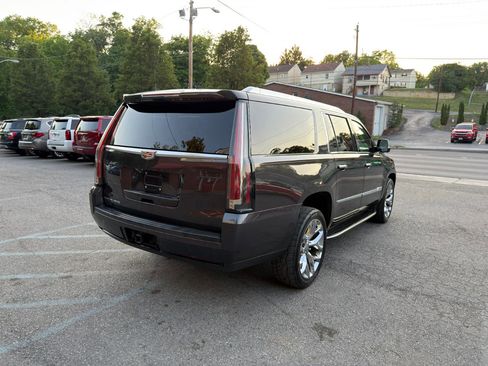 Used 2016 Cadillac Escalade ESV Luxury AWD/4WD image 5