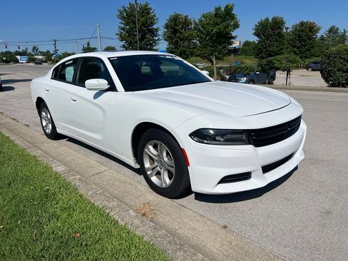 Used 2019 Dodge Charger SXT RWD image 2