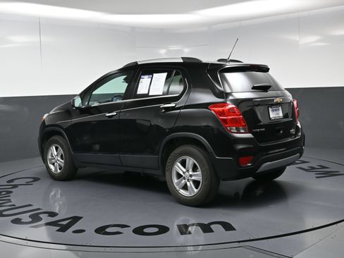 Used 2020 Chevrolet Trax LT w/ LT Convenience Package AWD/4WD image 19
