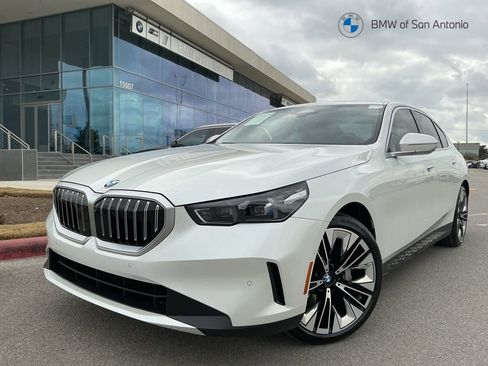 Certified 2025 BMW 530i w/ Premium Package image 1