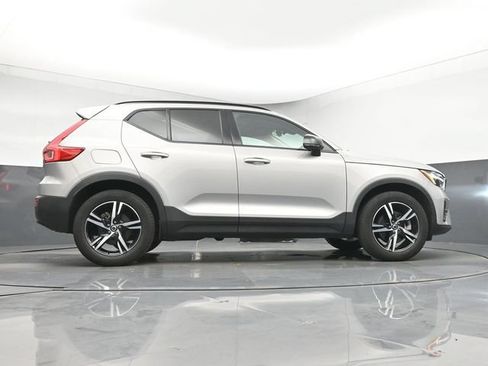 Used 2024 Volvo XC40 B5 Core AWD/4WD image 17