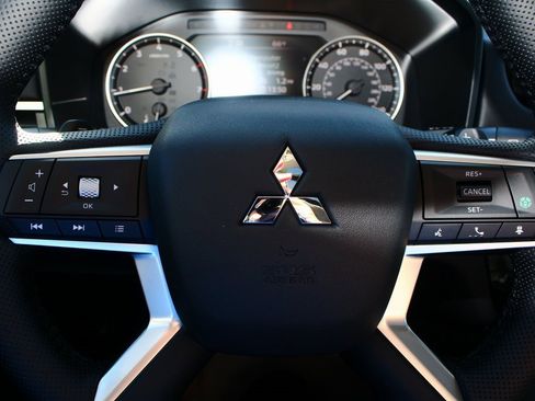 New 2026 Mitsubishi Outlander Trail Edition image 13