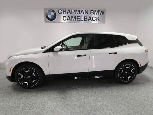 Used 2024 BMW iX xDrive50 w/ Sport Package AWD/4WD image 3