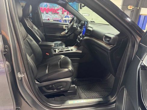 Used 2023 Ford Explorer Platinum w/ Technology Package AWD/4WD image 17