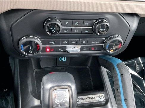 Used 2022 Ford Bronco Wildtrak image 36