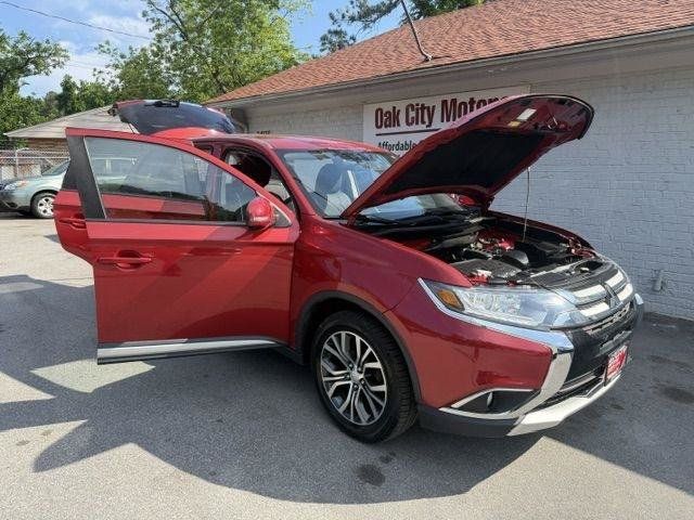 Used 2017 Mitsubishi Outlander SEL AWD/4WD image 9