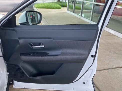 Certified 2025 Nissan Kicks SV AWD/4WD image 21