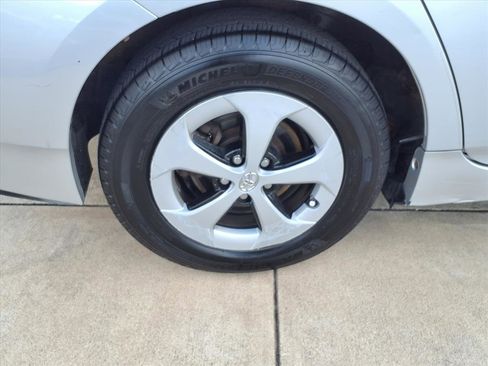 Used 2015 Toyota Prius Three image 26