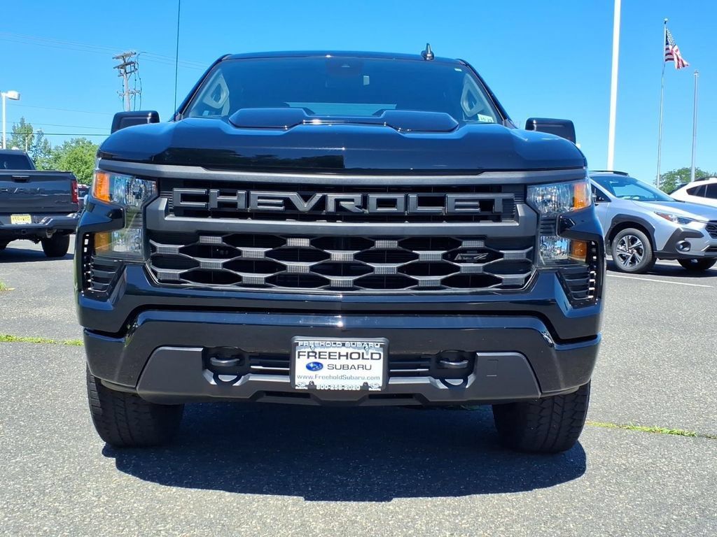 Used 2024 Chevrolet Silverado 1500 Custom Trail Boss w/ Turbomax Blackout Package AWD/4WD image 2