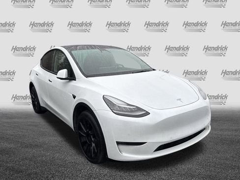 Used 2022 Tesla Model Y Long Range image 5