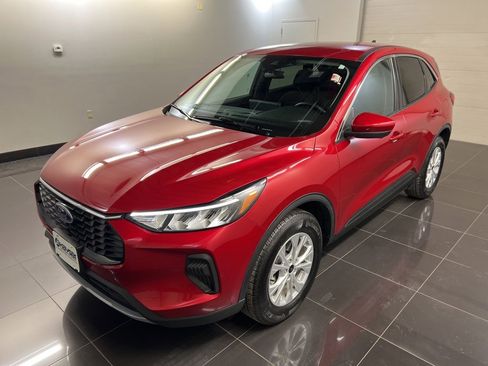 Certified 2023 Ford Escape Active w/ Tech Pack #2 image 3