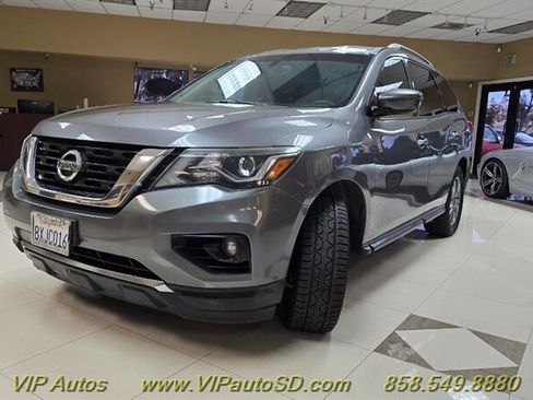Used 2020 Nissan Pathfinder SV AWD/4WD image 2