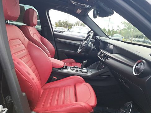 Used 2024 Alfa Romeo Stelvio Ti w/ Performance Driving Package image 31