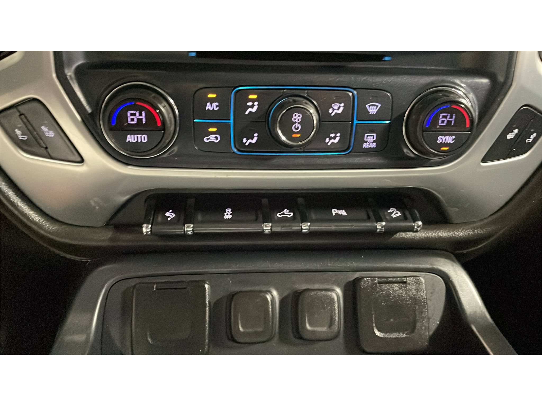 Used 2017 GMC Sierra 1500 SLE w/ SLE Value Package AWD/4WD image 13