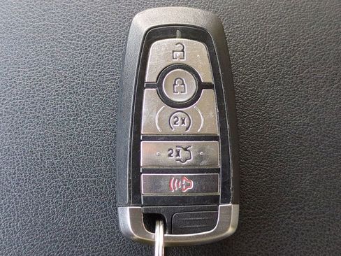 Used 2017 Ford Edge SEL w/ Equipment Group 201A image 31