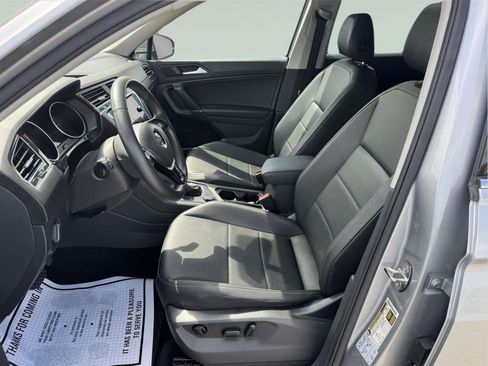 Used 2020 Volkswagen Tiguan SE w/ Panoramic Sunroof Package AWD/4WD image 19