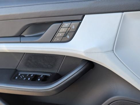 Used 2022 Porsche Taycan 4S image 28