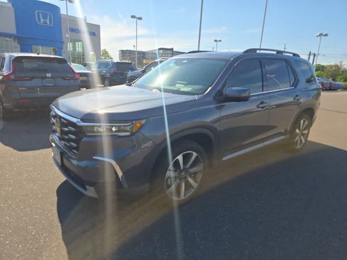 Used 2024 Honda Pilot Elite image 3