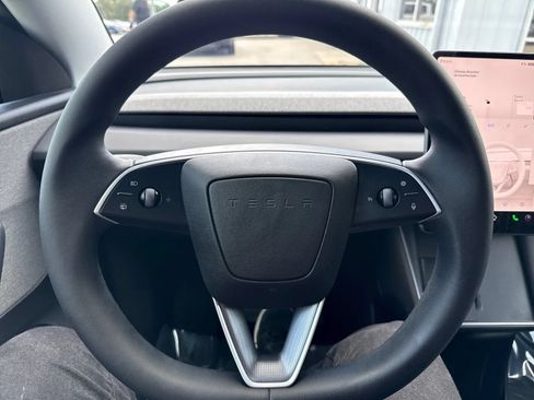 Used 2026 Tesla Model Y Long Range AWD/4WD image 18