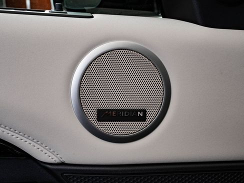 New 2026 Land Rover Discovery S image 29