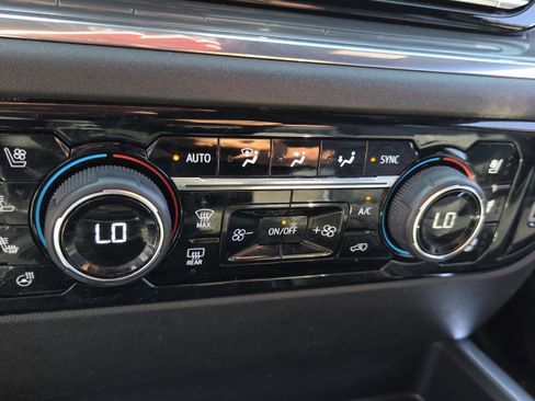 Certified 2024 Chevrolet Silverado 1500 High Country w/ Technology Package AWD/4WD image 20