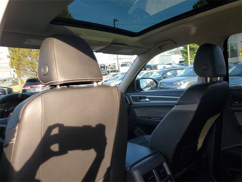 Certified 2023 Volkswagen Atlas SEL Premium image 11