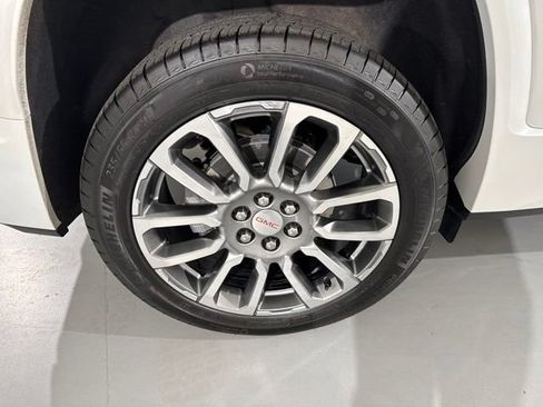 Used 2023 GMC Acadia Denali w/ Denali Ultimate Package FWD image 12