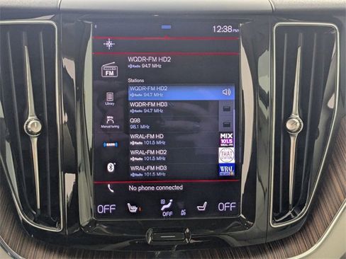 Used 2021 Volvo XC60 T5 Momentum w/ Protection Package Premier image 20