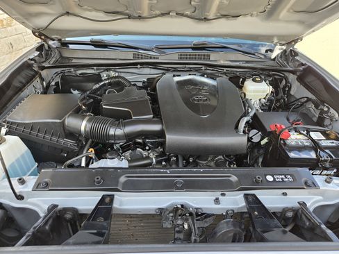 Used 2019 Toyota Tacoma TRD Off-Road image 15