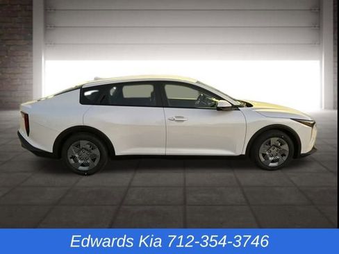 New 2026 Kia K4 LX image 2