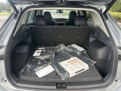 New 2025 Volkswagen Tiguan SE image 24