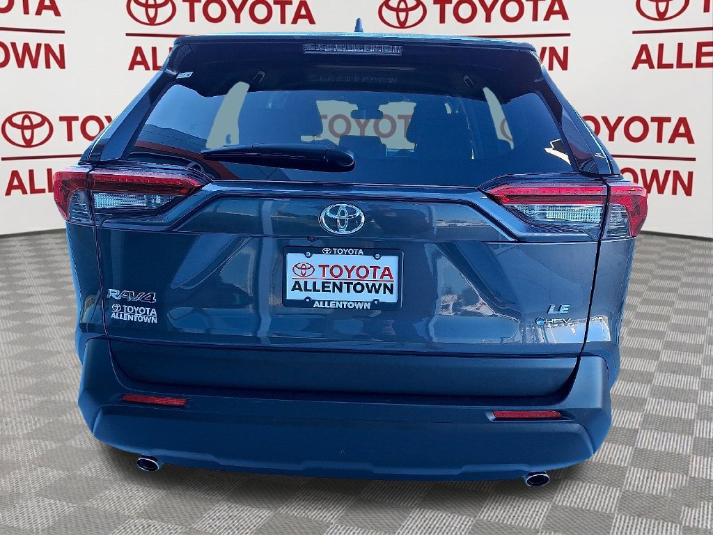 Used 2025 Toyota RAV4 LE AWD/4WD image 5