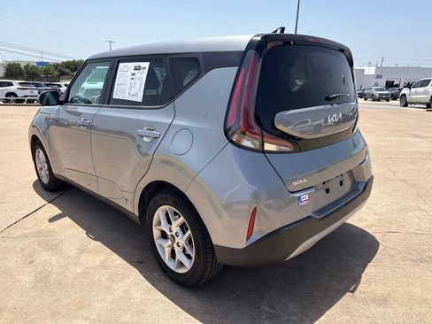Used 2025 Kia Soul LX w/ LX Technology Package FWD image 5
