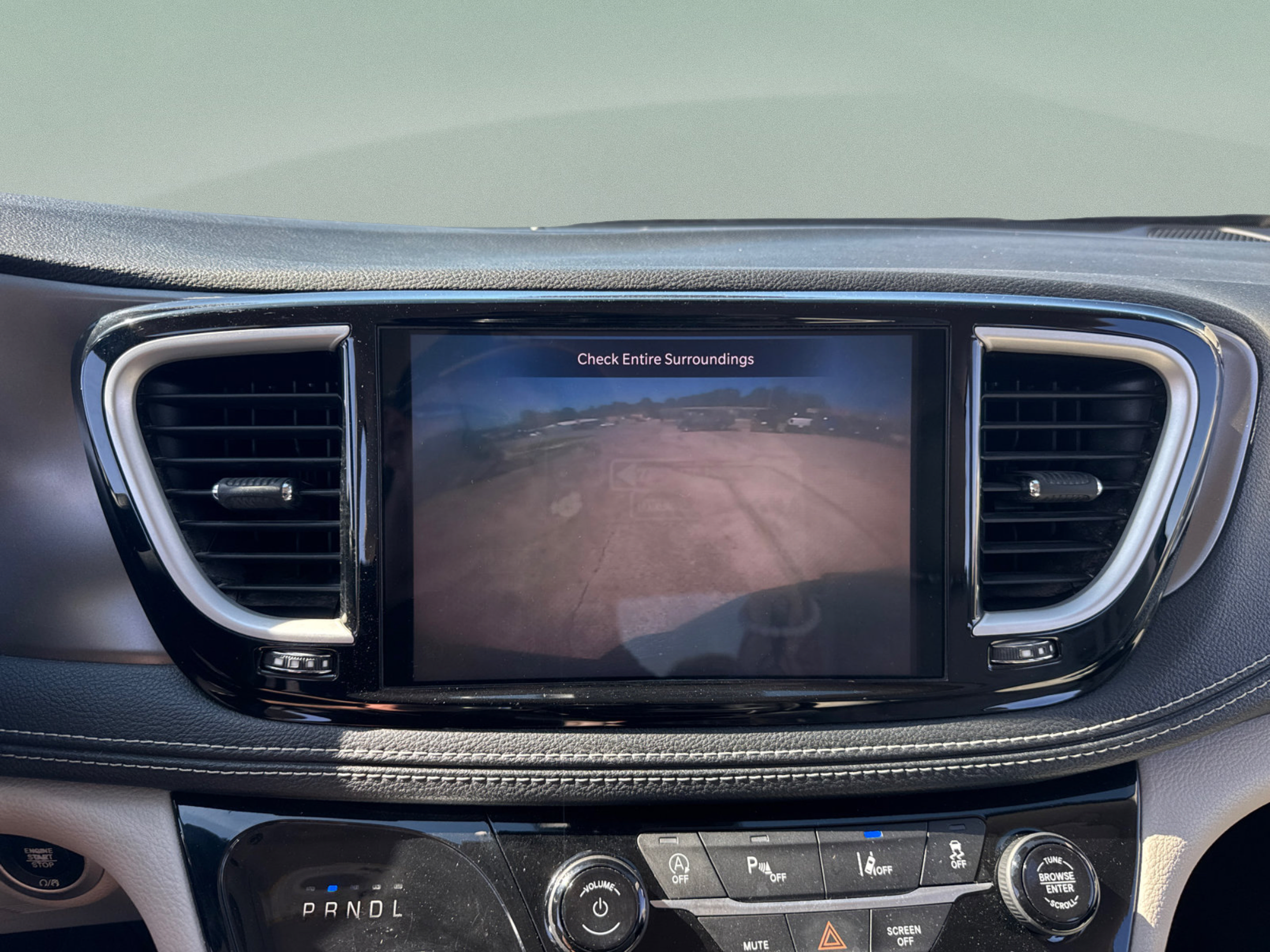 Used 2021 Chrysler Pacifica Touring-L FWD image 25