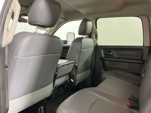 Used 2018 RAM 3500 Tradesman w/ Chrome Appearance Group image 17