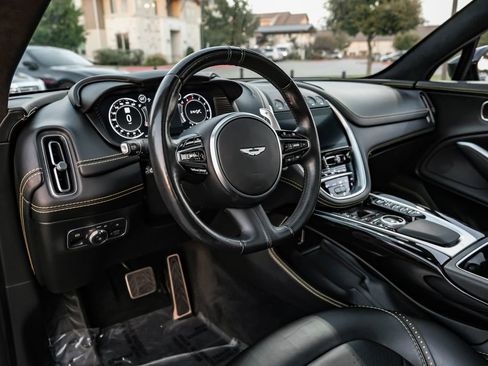 Used 2021 Aston Martin DBX image 12